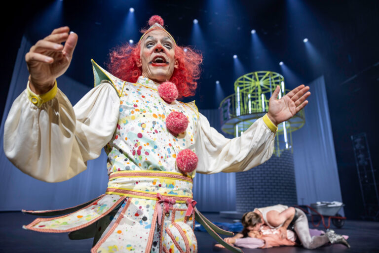 Så tuktas en arbigga / The Taming of the Shrew - Dramaten. Photo: Jenny Baumgartnern